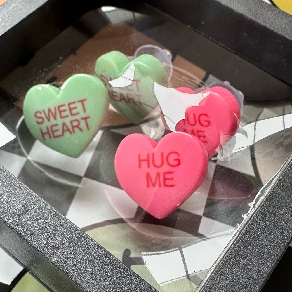 New Heart-Shaped Conversations Candy Earrings - Pink and Green